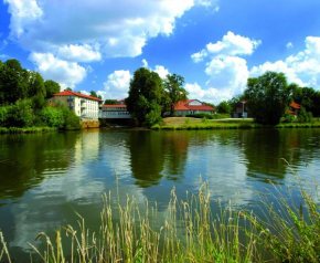 Гостиница Hotel Weserschlösschen  Нинбург